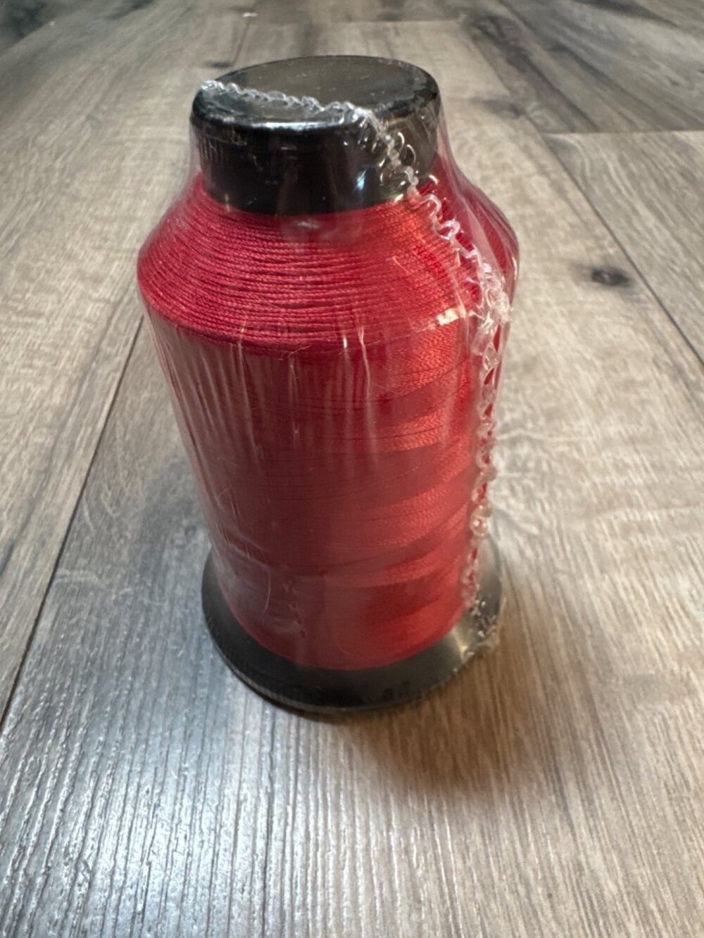 Coats GVT 320T2 T1 C1SA Lubricated Polyester Thread Tango Red 4KS New Sealed Spo